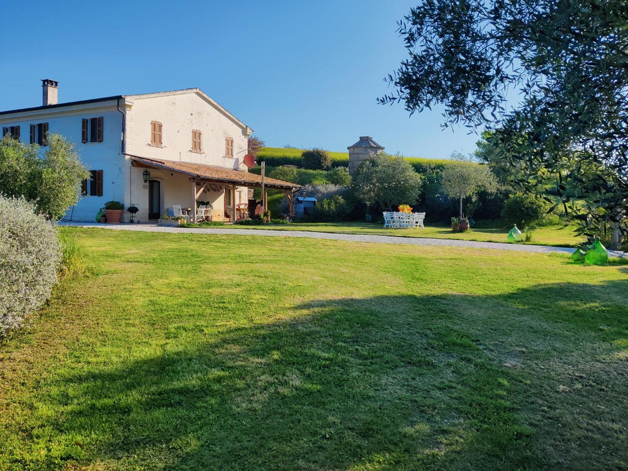 Rustico Del Bozzo Hostal Castelleone di Suasa Exterior foto