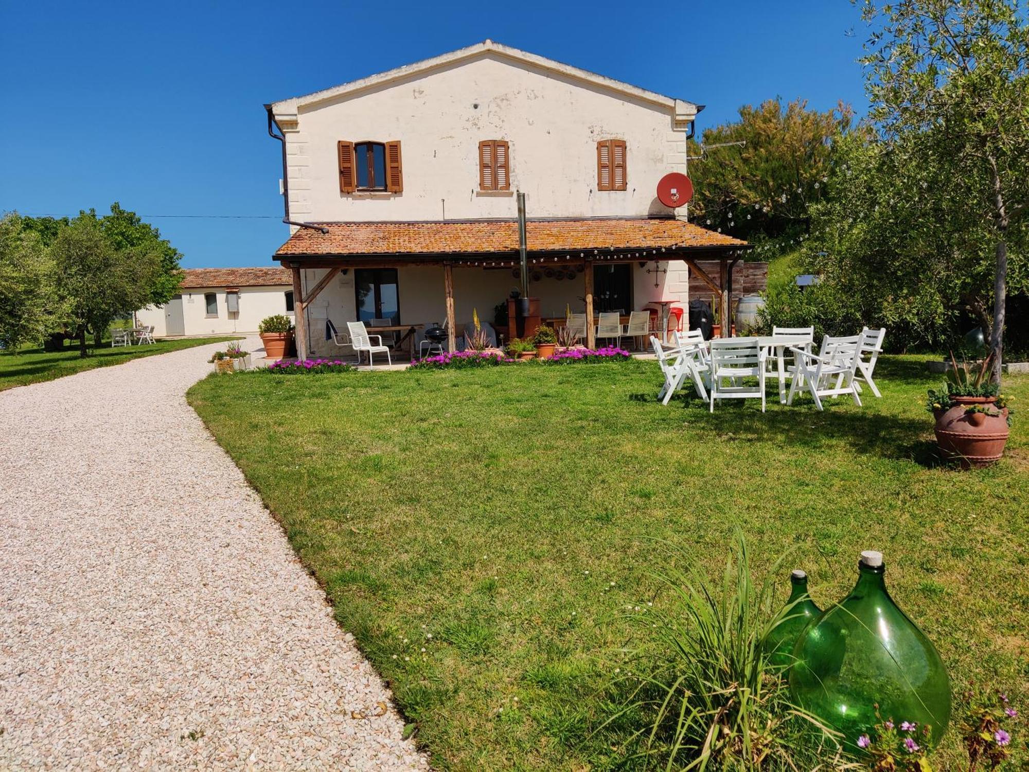 Rustico Del Bozzo Hostal Castelleone di Suasa Exterior foto