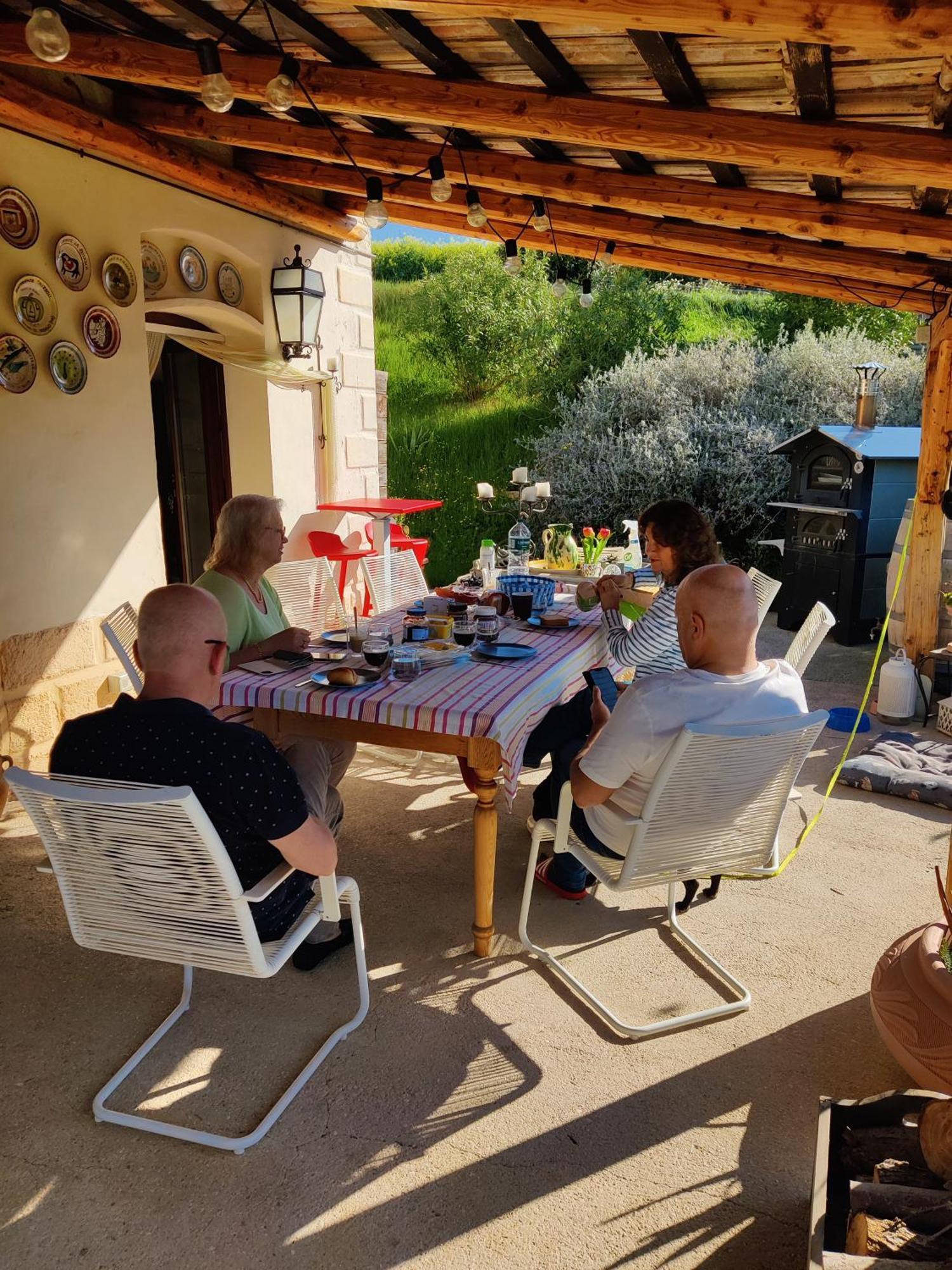 Rustico Del Bozzo Hostal Castelleone di Suasa Exterior foto