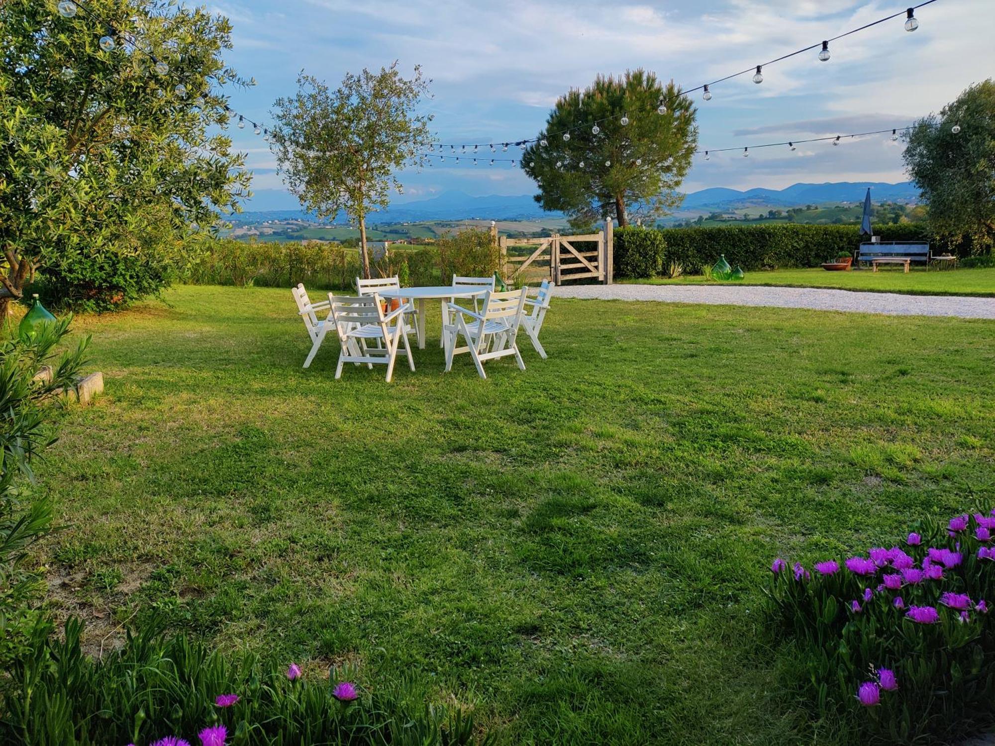 Rustico Del Bozzo Hostal Castelleone di Suasa Exterior foto