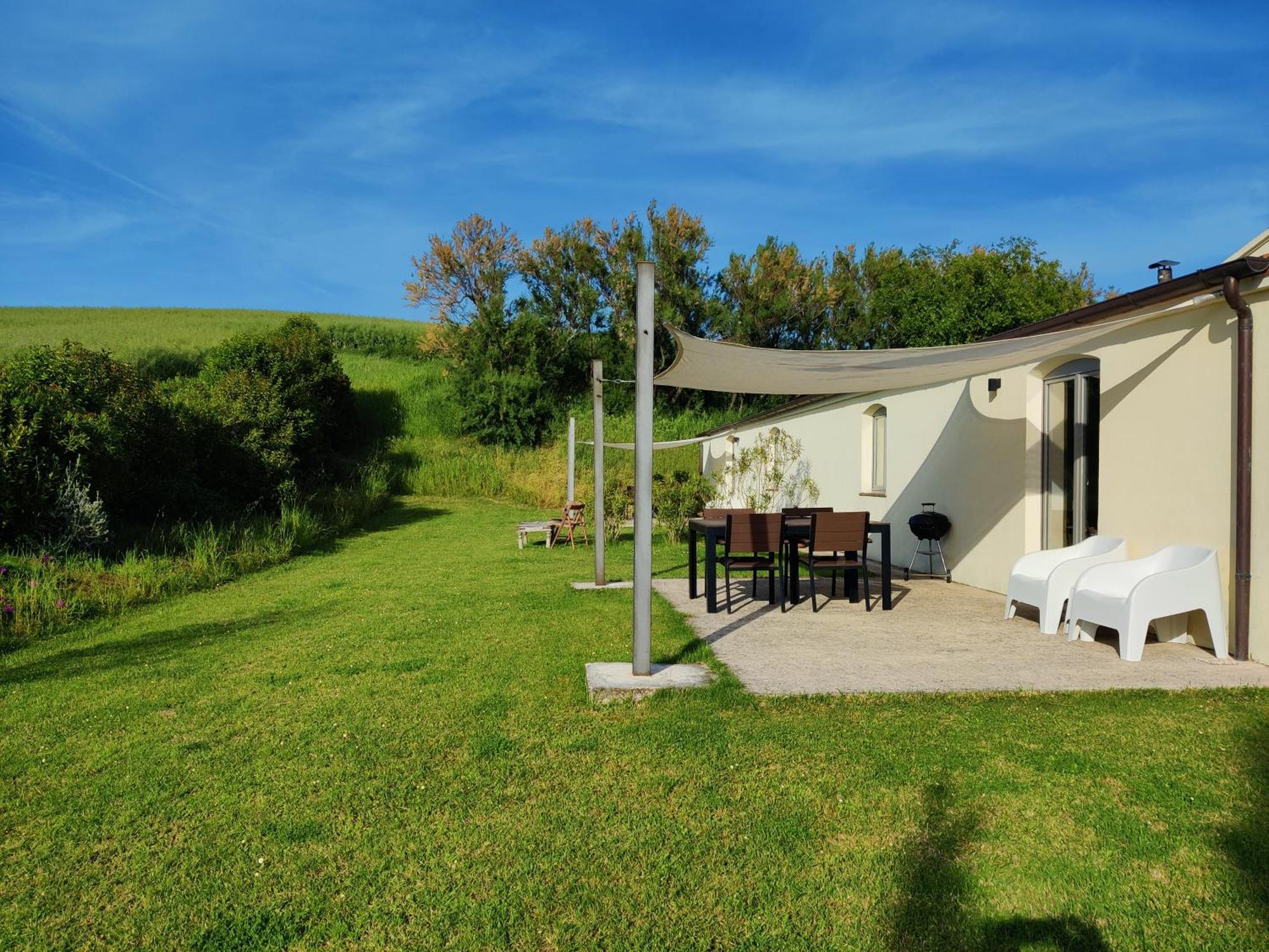 Rustico Del Bozzo Hostal Castelleone di Suasa Exterior foto